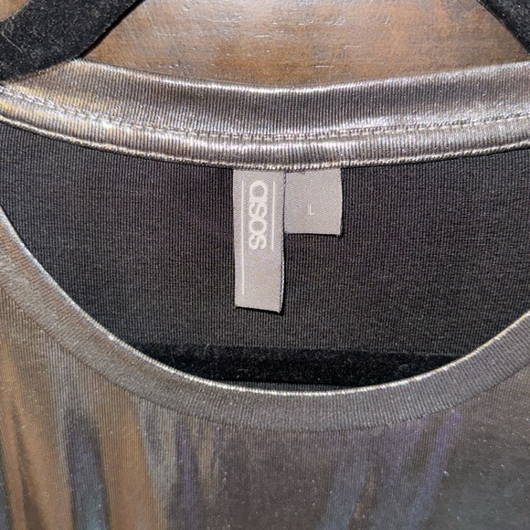 Silver metallic, shiny men’s short sleeve T-shirt, Asos brand size large - Picture 7 of 9